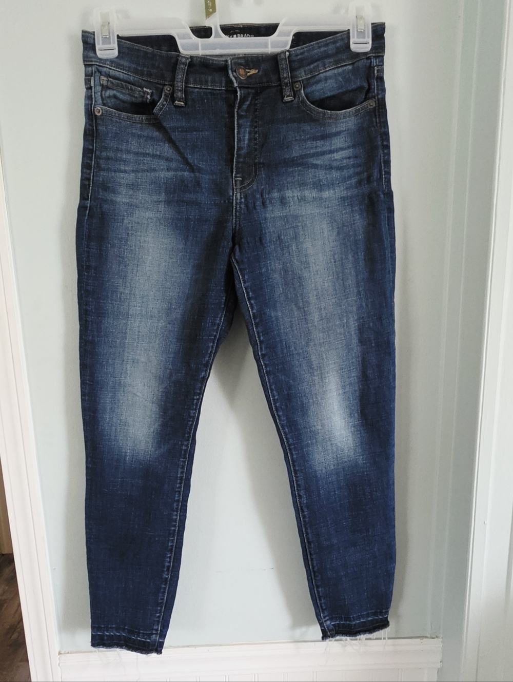 4/$15🟢•Lucky Brand Jeans - Picture 2 of 7